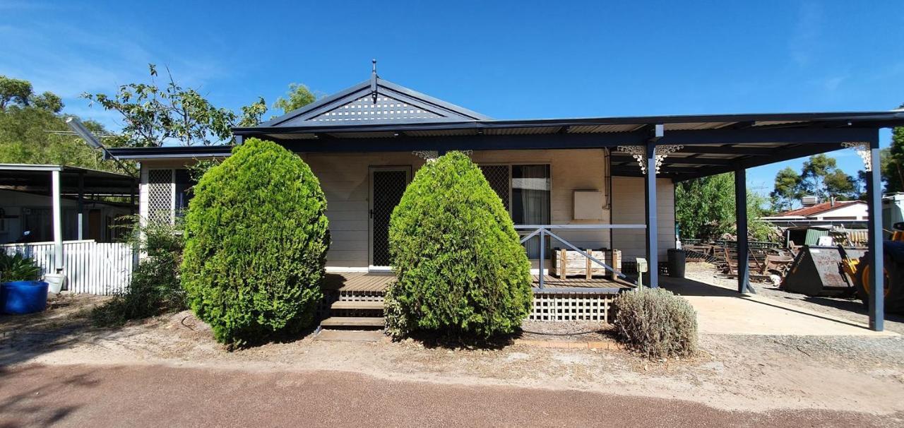 Pinjarra Caravan Park And Cabins Exterior photo